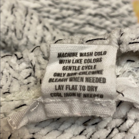 Tilly’s Ivy + Main White & Black Soft Knit - Picture 9 of 12